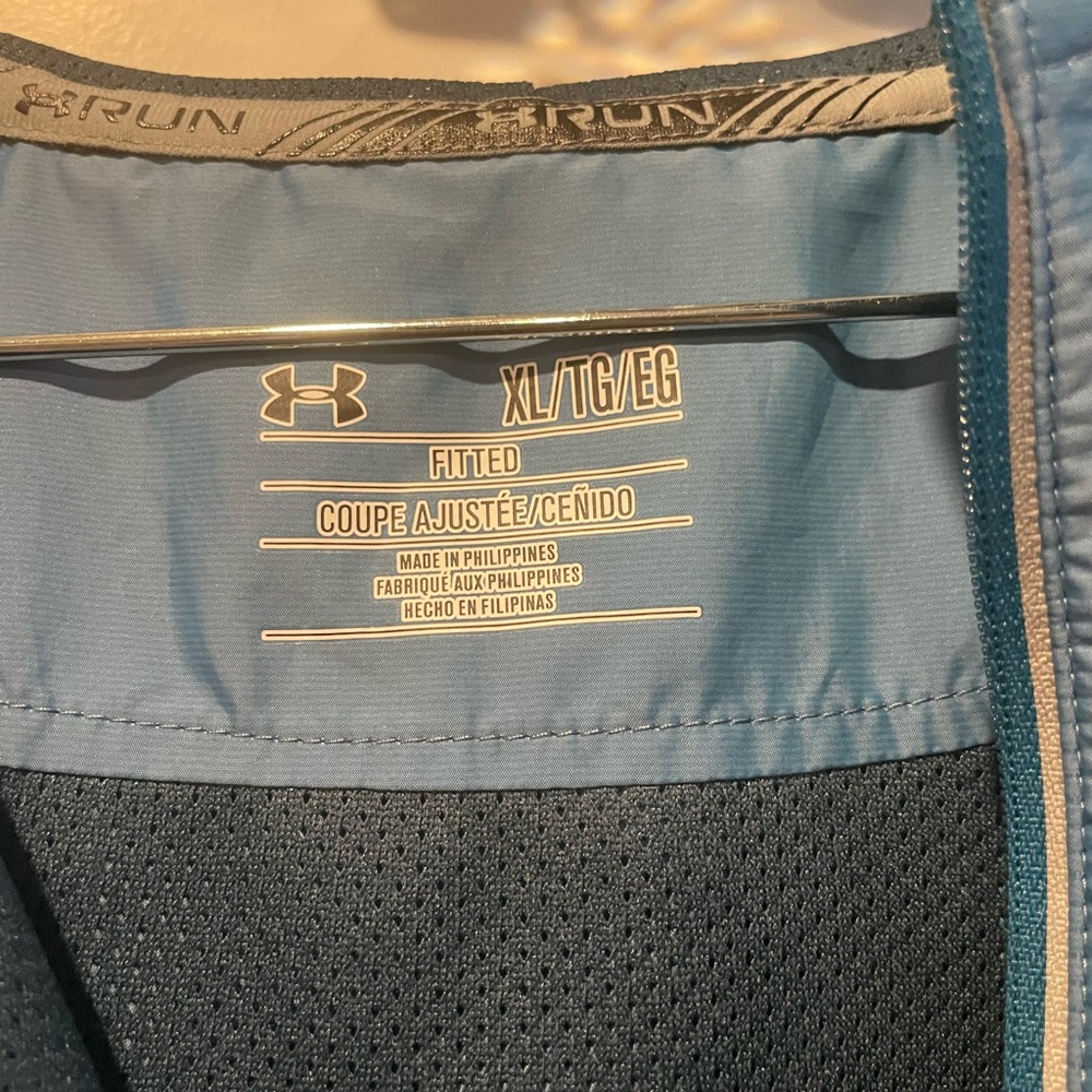 Underarmor Run Jacket - image 3